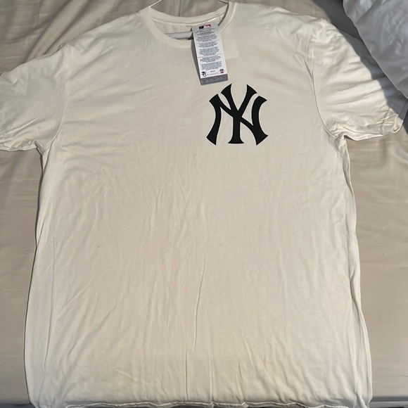 MLB Yankees tan t-shirt - Picture 1 of 2